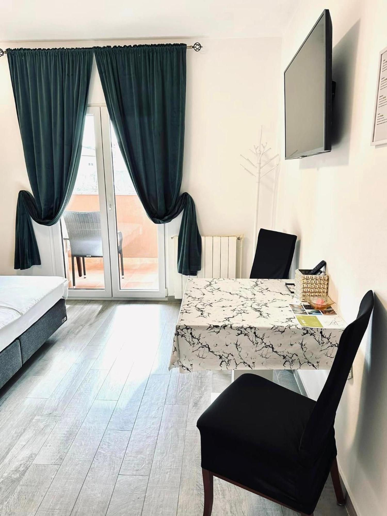 Marco Lukas Patrick: Quiet Apartment with Parking Near City Center Pula Exterior photo