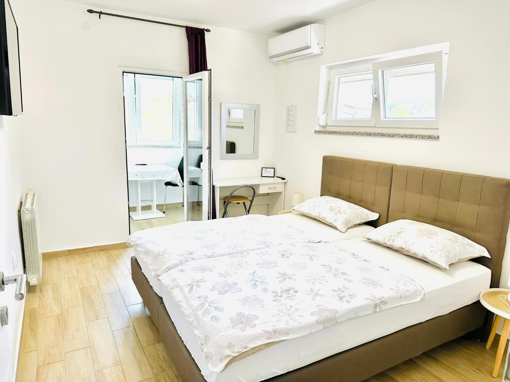 Marco Lukas Patrick: Quiet Apartment with Parking Near City Center Pula Exterior photo